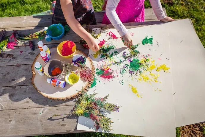 12 Easy and fun nature crafts to do with your preschoolers.