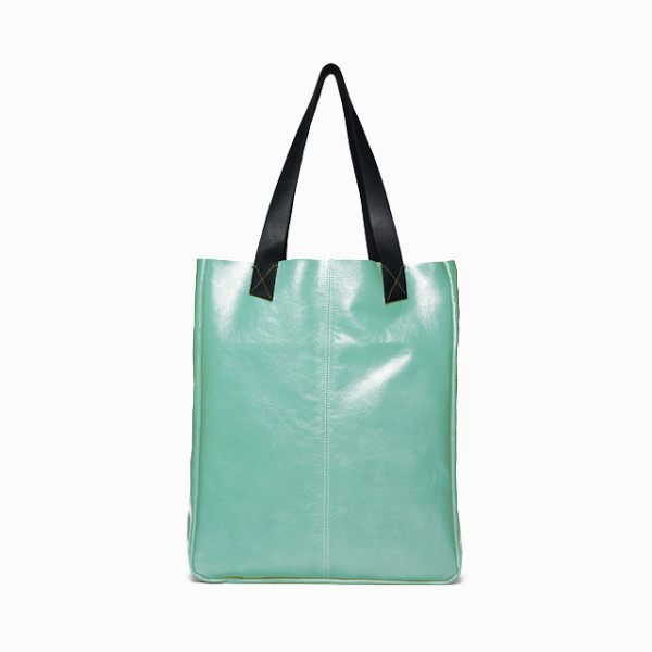 Pretty leather summer totes: The Tracy Tote by Ellington on Cool Mom Picks