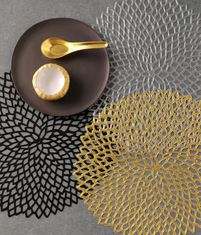 Making a holiday table look like a holiday table