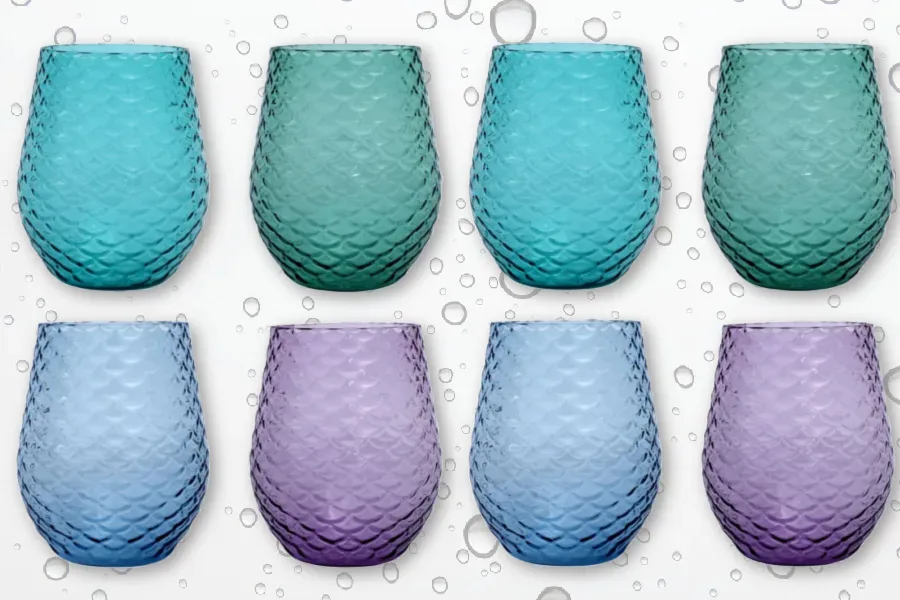 Perfect for summer: acrylic stemless wine glasses with mermaid scale pattern