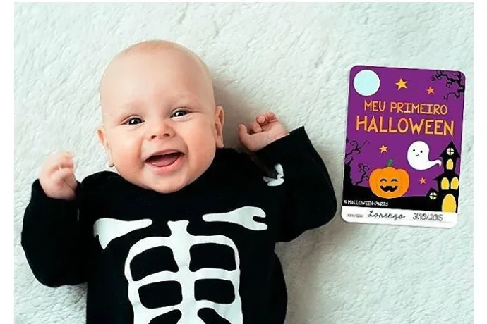 Free printable Halloween milestone cards (also in English)