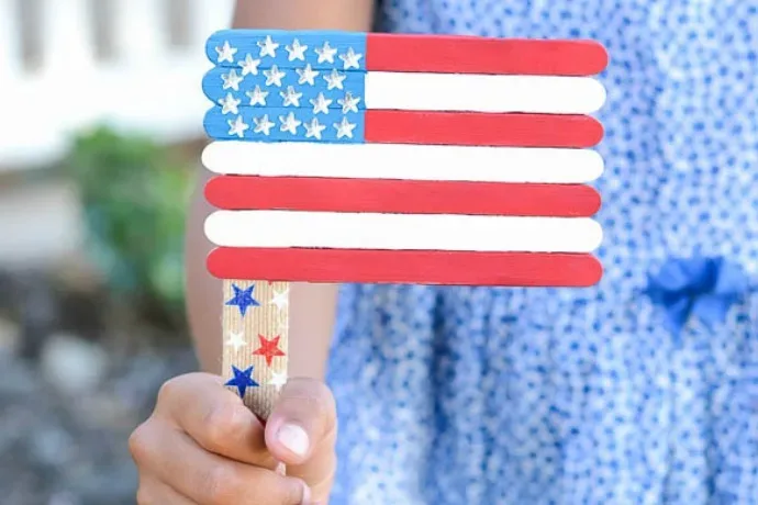 American Flag popsicle stick craft from A Pumpkin and a Princess