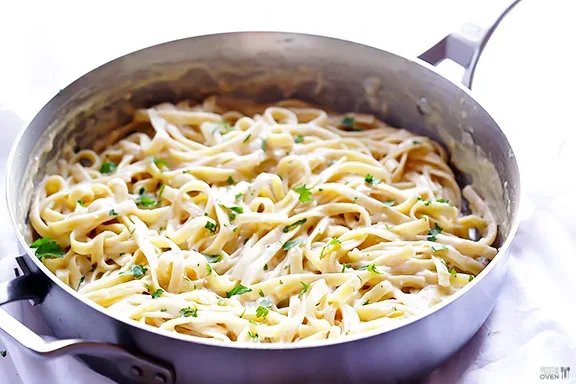 Easy pasta dinners: Skinny Fettuccine Alfredo recipe