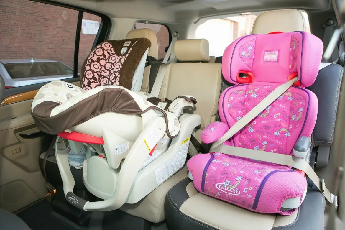 Cars for big families: 8 options that fit 3 child seats safely in the second row. Not just minivans!