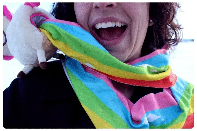 Unicorns pooping rainbows scarf: The gift of the year?