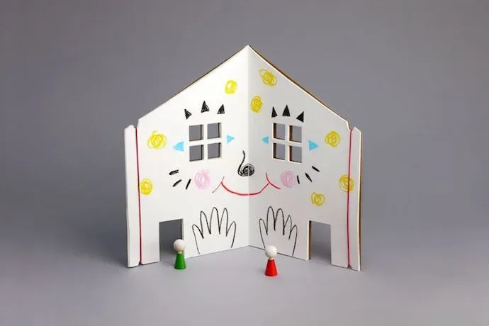 Design your own dollhouse, then take it with you, with The Dollhouse Book.