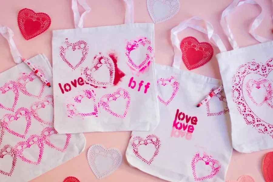 We love these BFF-worthy crafts that kids can make for their friends! Like the DIY Heart Doily Tote Bags at Fun 365.