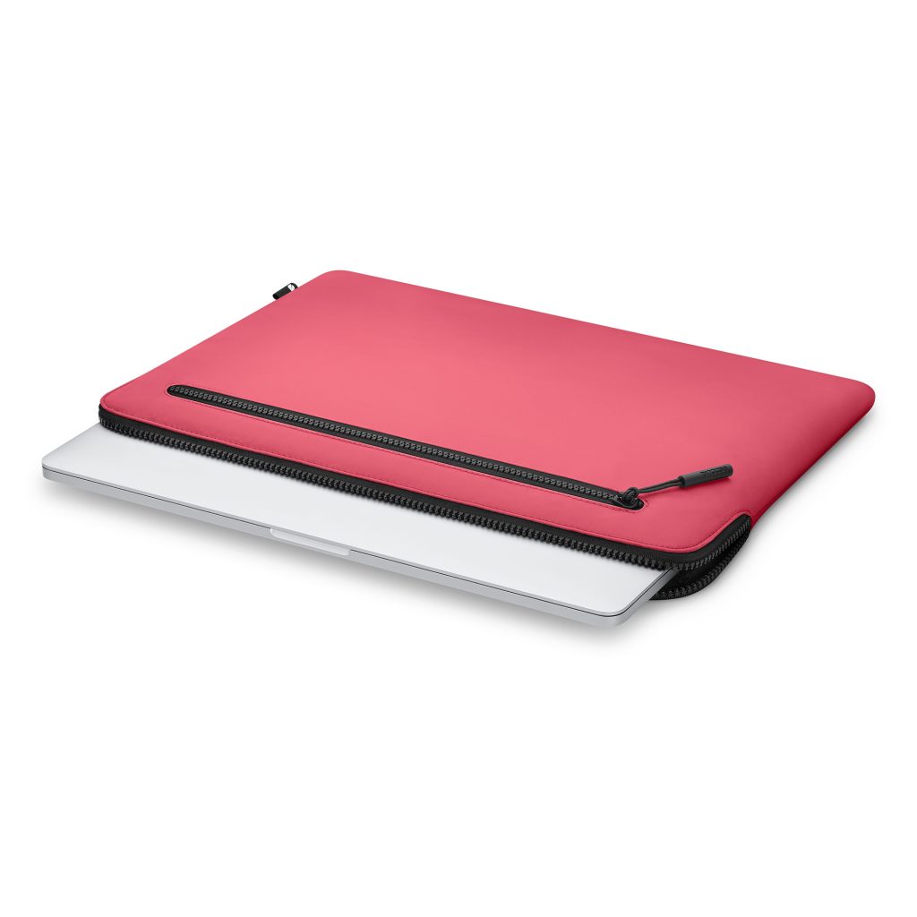 Features to look for in a protective laptop sleeve: A great fit and soft interior, like you find from this InCase sleeve Features to look for in a protective laptop sleeve: A great fit and soft interior, like you find from this InCase sleeve