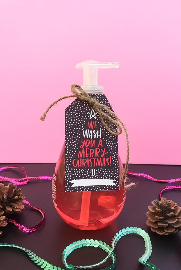 A printable holiday gift label pack for everything from soap to cookies, champagne to batteries 