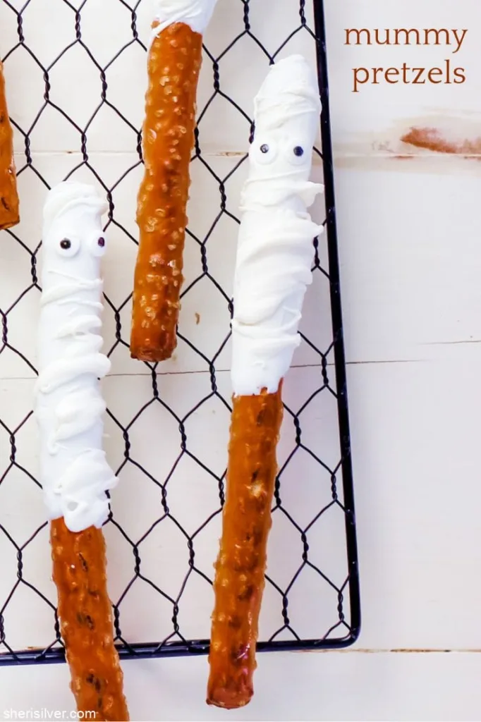 Pretzel Mummies Kit/Idea