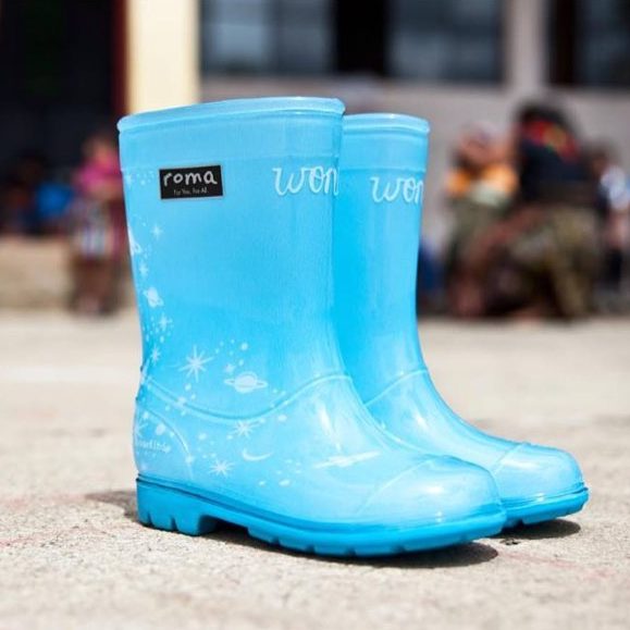 Gifts for Wonder fans: The Roma Wonder Rainboots support kids in need by donating a pair + a portion of profits for every pair sold