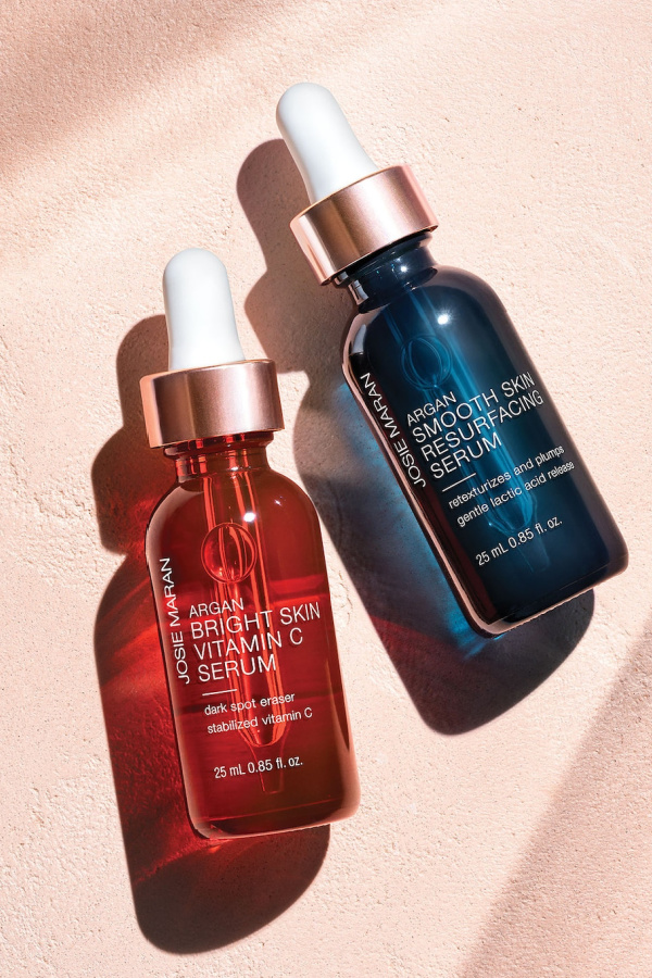 Josie Maran Vitamin C Serum makes a great beauty gift to pamper someone special