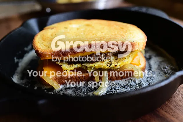 Breakfast Patty Melt (Pioneer Woman recipe)
