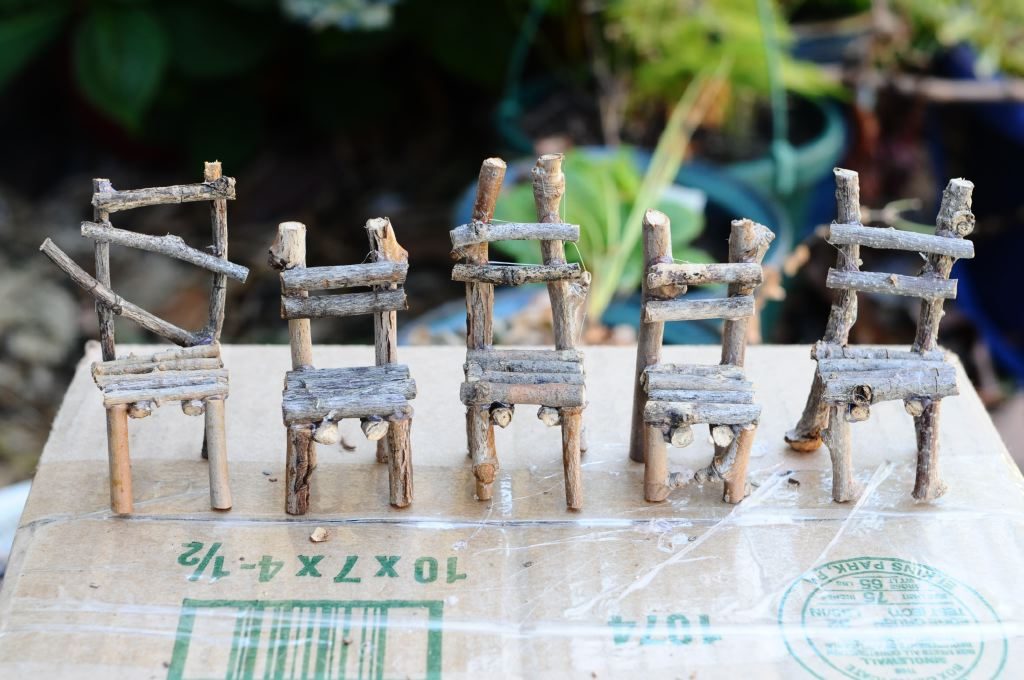 How to make DIY fairy garden twig chairs | One Inch World
