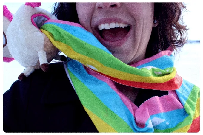 Unicorns pooping rainbows scarf: The gift of the year?