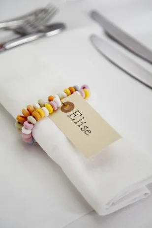 Fun DIY place card ideas for children's parties. Makes us want to go to a party!