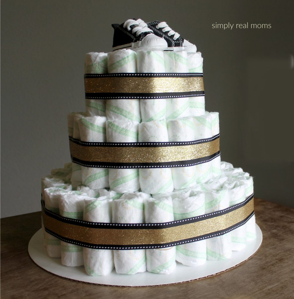Handmade baby gift ideas: Modern diaper cake tutorial / DIY at Simply Sensible
