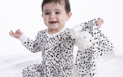 Baby clothes with magnets = Magnificent!