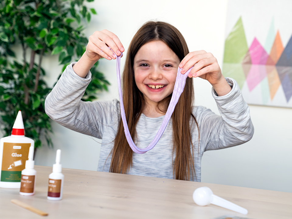 Color-changing diy slime making kits in birthday party packs from Kiwi Co