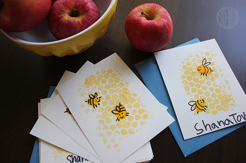 A Rosh Hashanah craft for kids that’s very sweet indeed