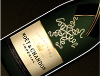 Customized champagne has holidays written all over it