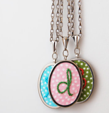 Paper or polka dot? Personalized pendants with irresistible charm