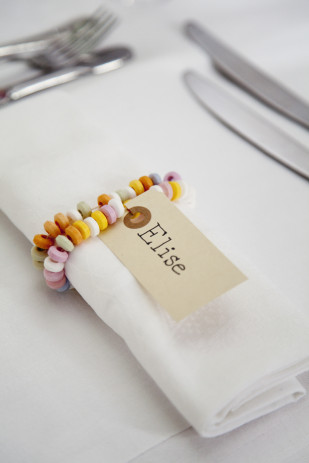 Fun DIY place card ideas for children’s parties. Makes us want to go to a party!