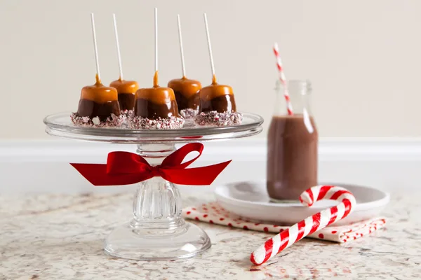 Chocolate Caramel Dipped Marshmallows with Crushed Candy Canes | Cool Mom Picks