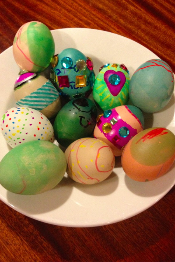 Kid-decorated Easter eggs | Christina Refford @ Cool Mom Picks