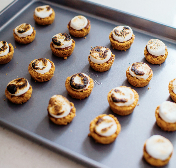 One Bite Indoor S'mores by Style Me Pretty | Perfect for Oscars Parties