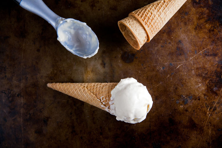5 dairy-free ice cream recipes (and 1 store-bought) so good they can be a staple in any home.