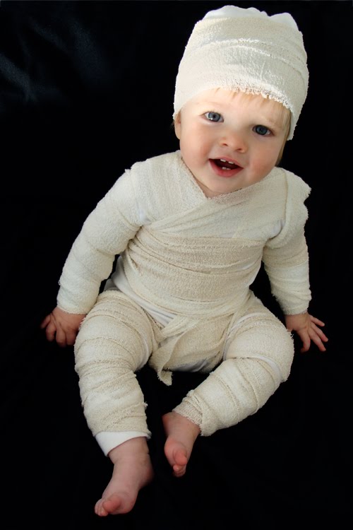 Creative Halloween costumes for baby: Mummy by Super Lucky