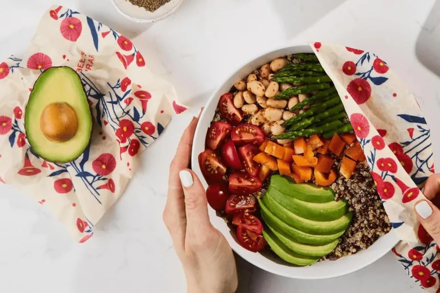 Here are 3 eco-friendly plastic wrap alternatives we can recommend for more sustainable food storage