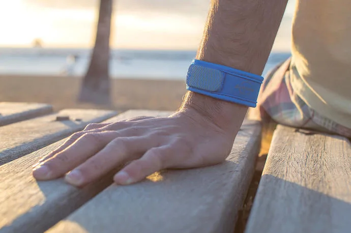 Parakito mosquito repellent band: Works with natural oils, not toxic sprays