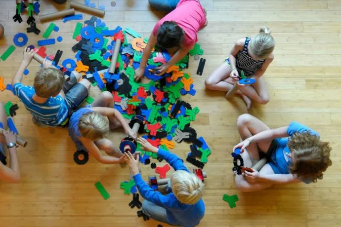 Creative toys for an 8 year old — no beeps, boops or batteries