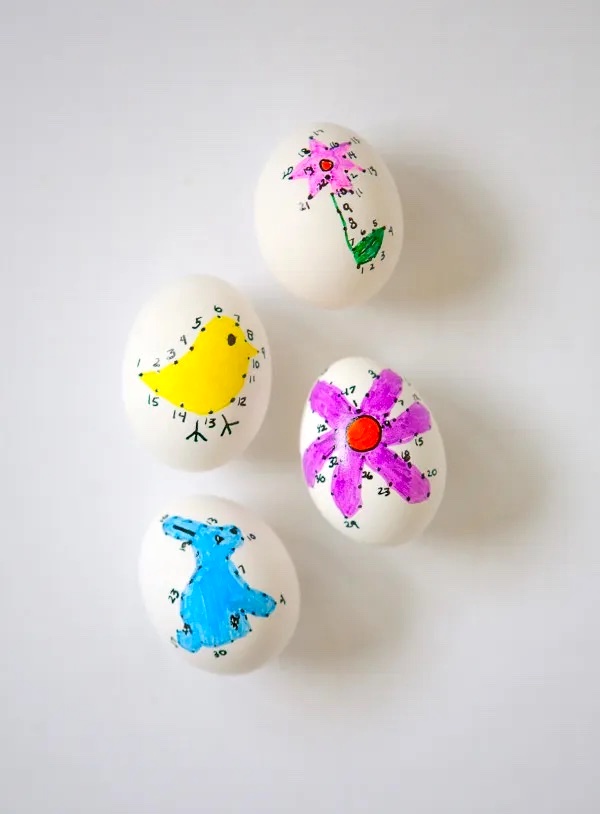 Dot-to-dot Sharpie Easter Egg decorating idea | Nearly Crafty
