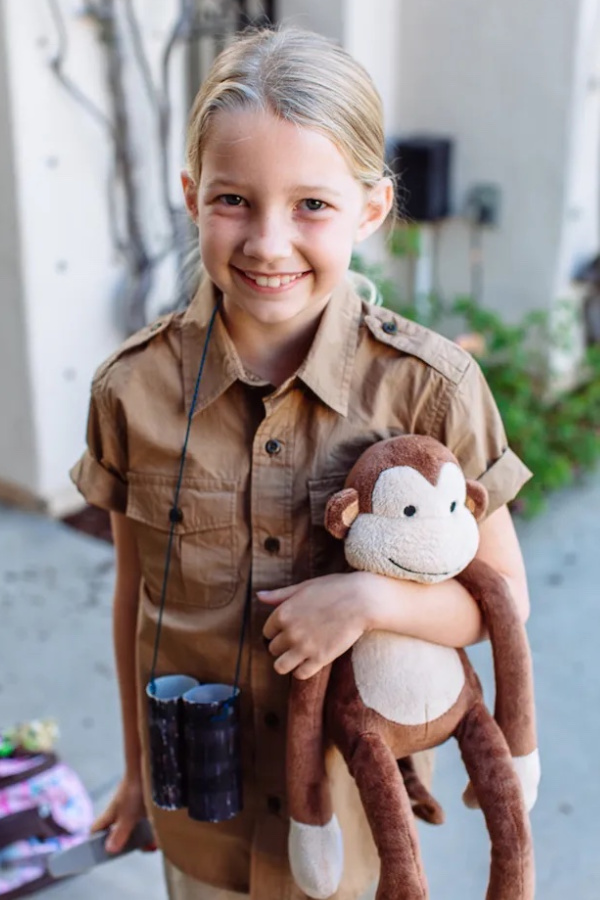 Easy 10-minute Halloween costumes: Jane Goodall costume via The Mod Chick