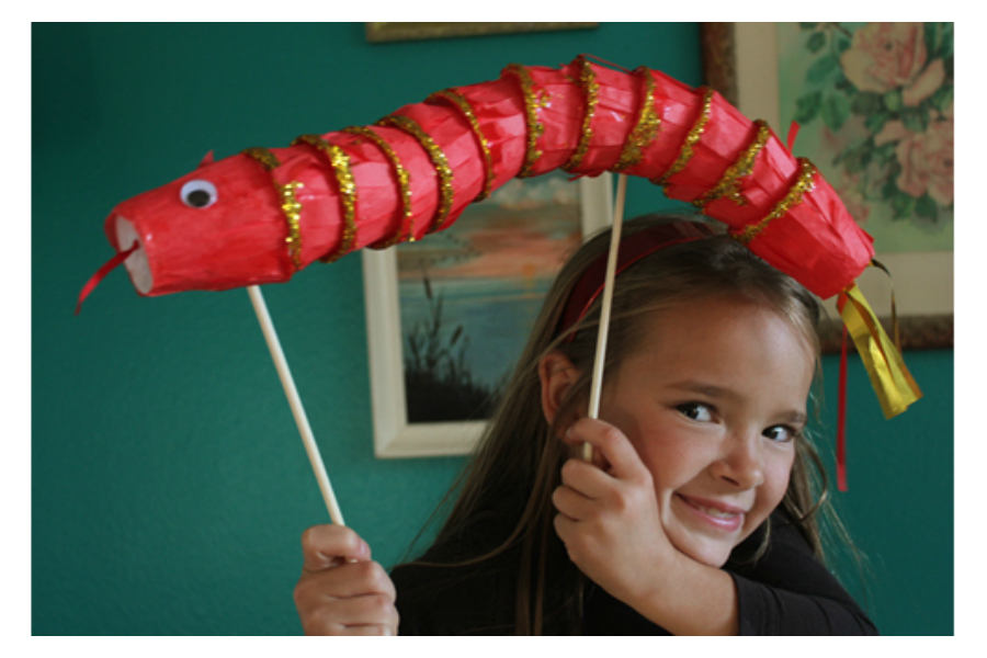 You’ve got to see this cool DIY dragon craft for Chinese New Year. So fun!