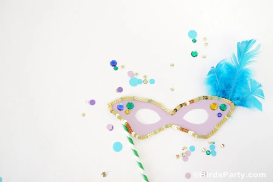 DIY Mardi Gras masks for kids: Jewels and feather by BirdsParty.com