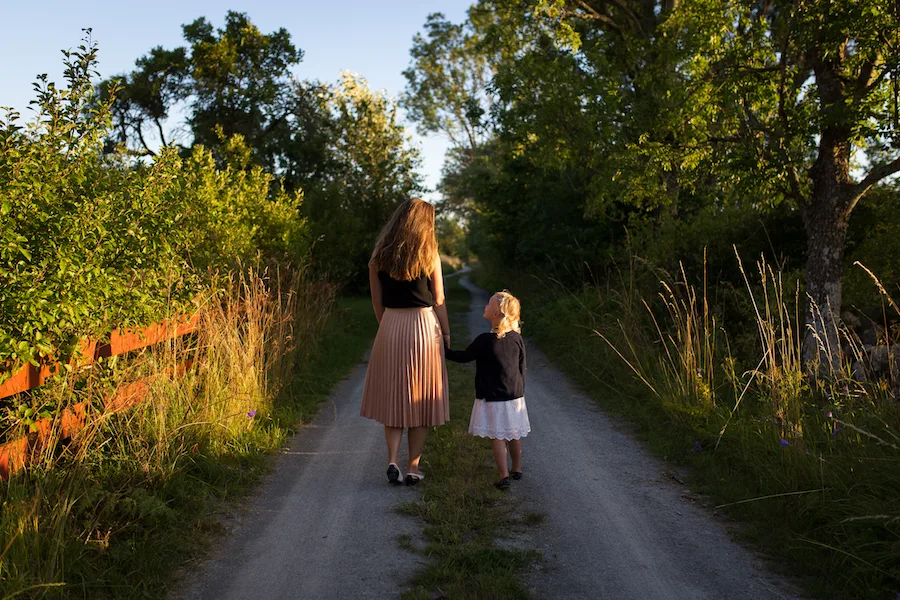 Open-ended conversation starter ideas for kids | photo by Jon Flobrant at Unsplash