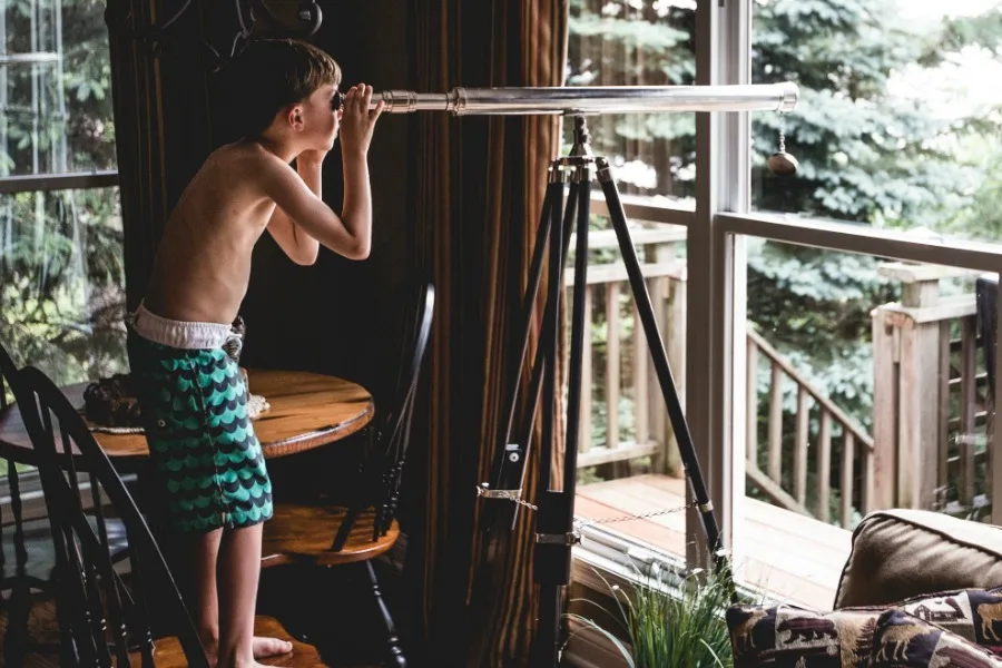 Getting kids excited about science: Tips from NPR Wow in the World hosts Guy Raz and Mindy Thomas | Spawned with Kristen + Liz