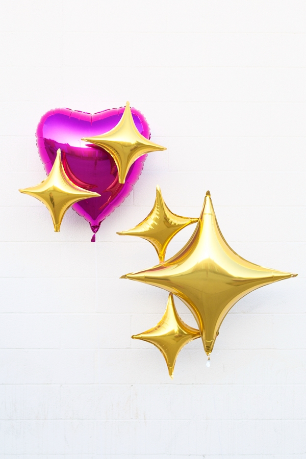 Emoji party photobooth props: DIY Emoji Heart Balloons | Studio DIY