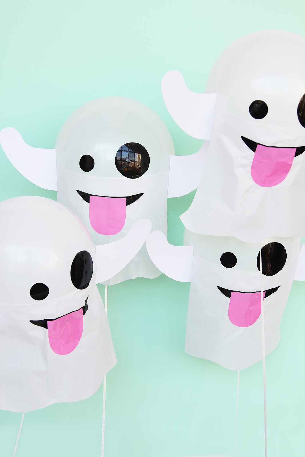 Emoji photo booth props: DIY Emoji Ghost Balloons | Aww Sam