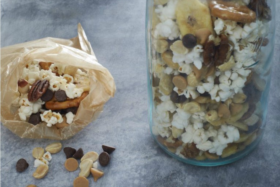 Great ideas for sweet after-school treats that go easy on the sugar. (Sorry cookies!)