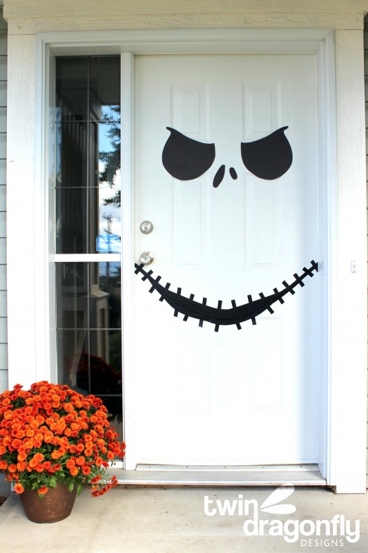 DIY Halloween door decorating ideas  | Jack Skellington from Twin Dragonfly Designs