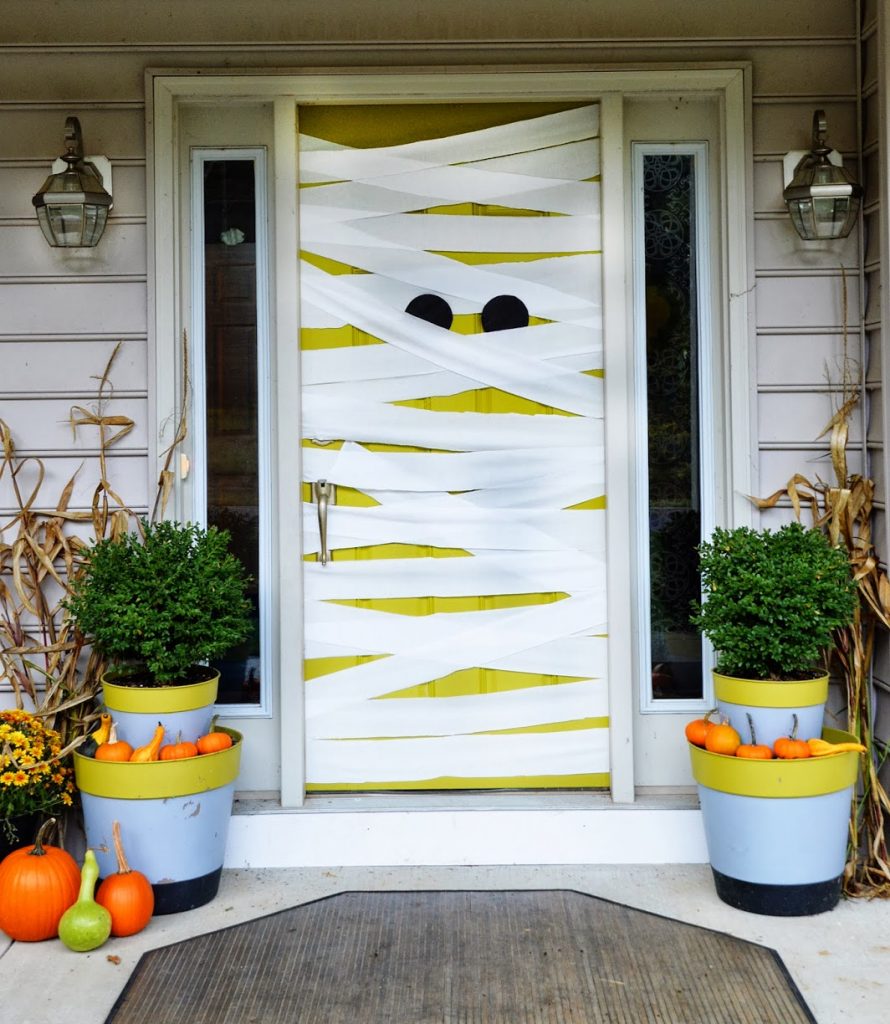 DIY Halloween door decorating ideas | Mummy door by East Coast Creative Blog