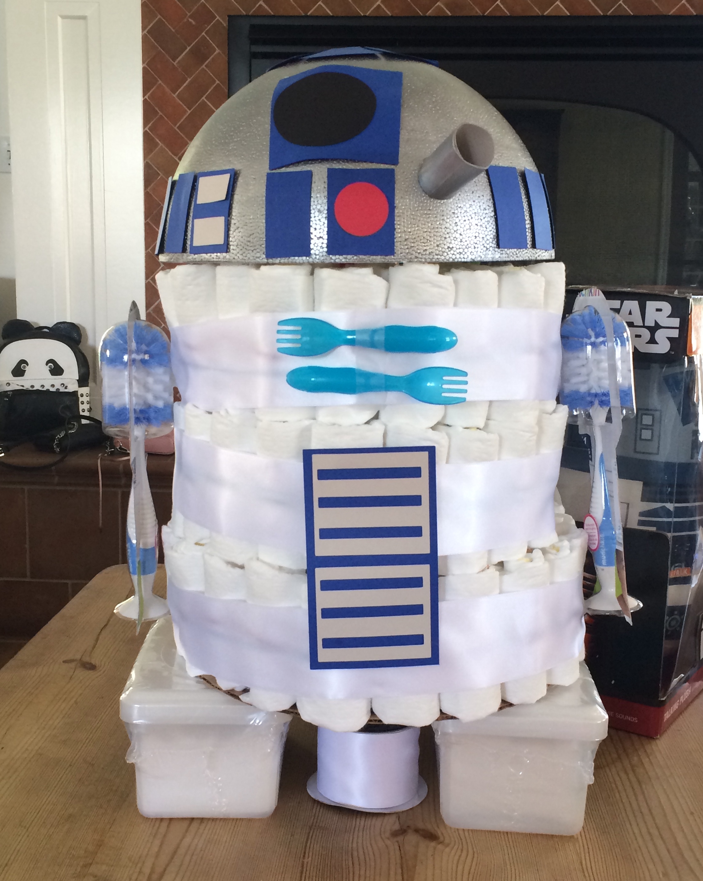  Cool diaper cakes: R2D2 diaper cake | Pinterest