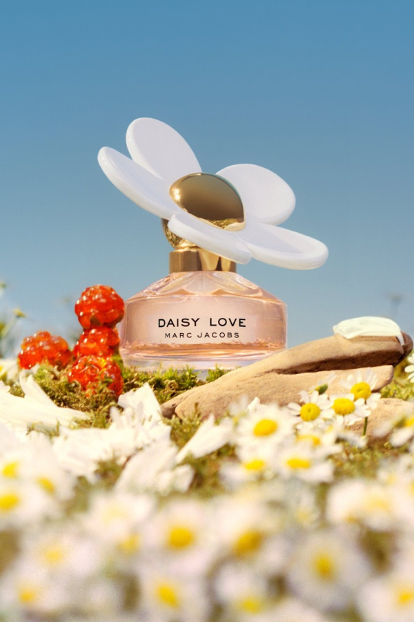 Marc Jacobs Daisy Love fragrance gift set is an affordable beauty gift