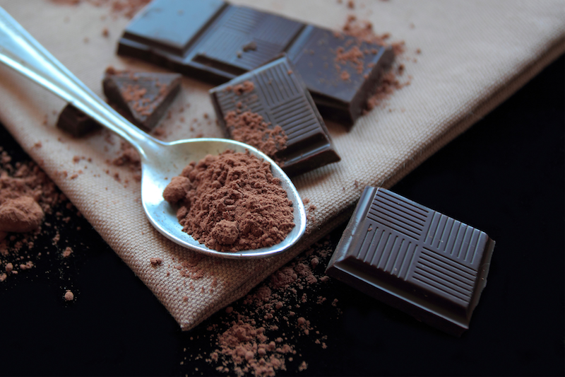 How the antioxidants in dark chocolate help with aging skin 