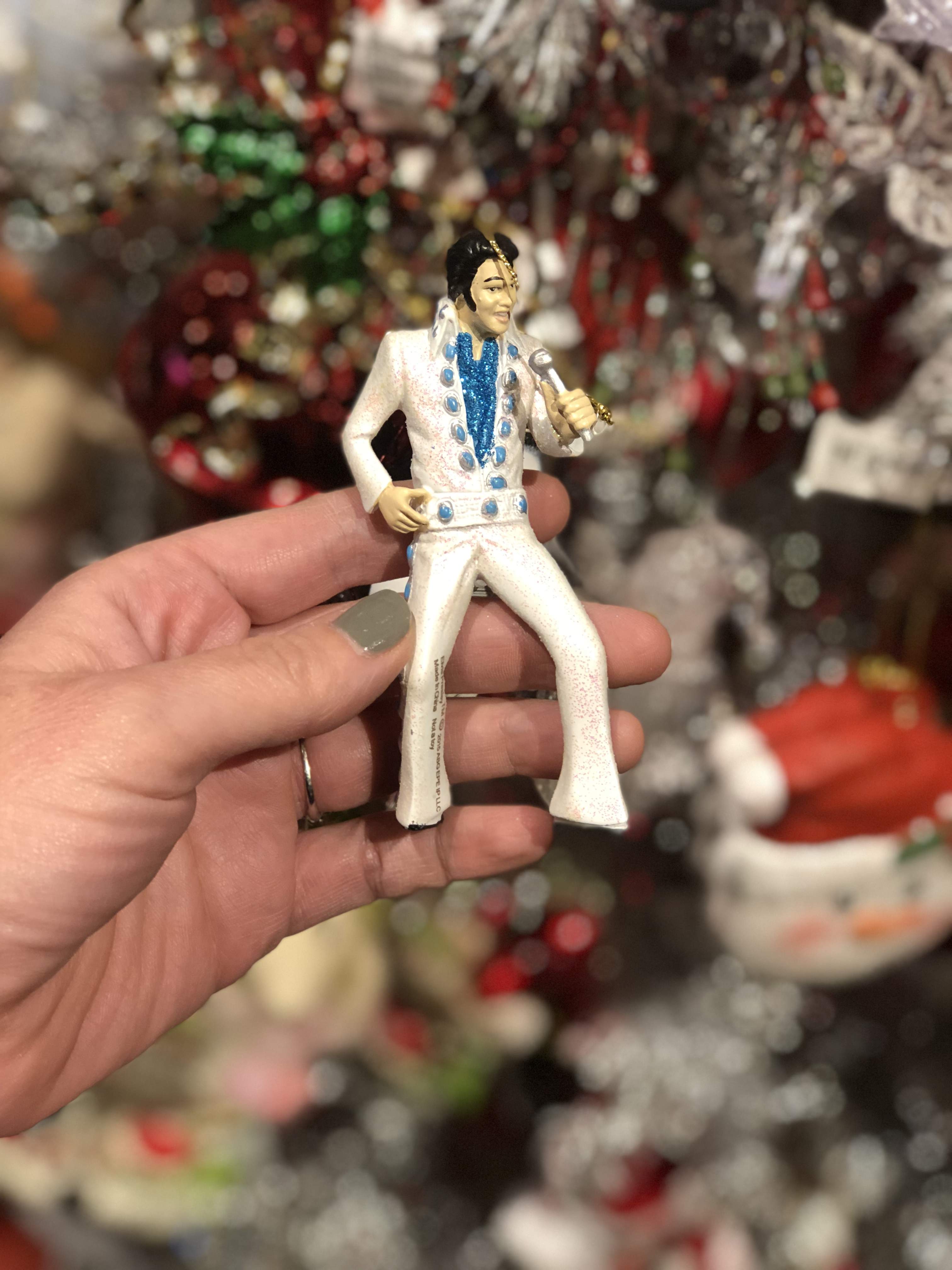 10 Surprising Holiday Gifts You Can Find At Cracker Barrel